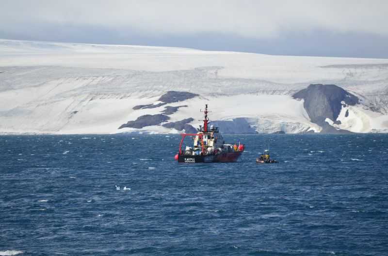 Evacúan a científica chilena accidentada en la Antártica