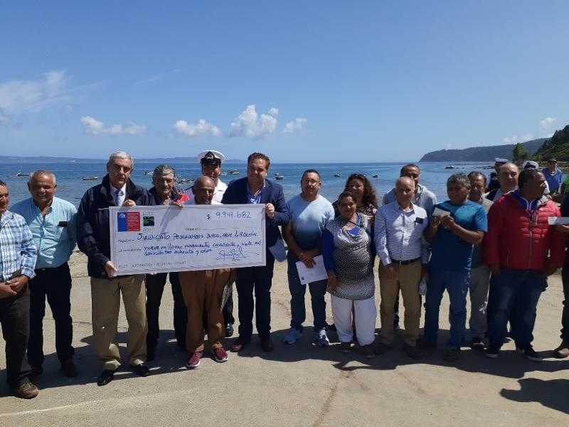 En la región del Biobío: Pescadores reciben fondos por $42 millones