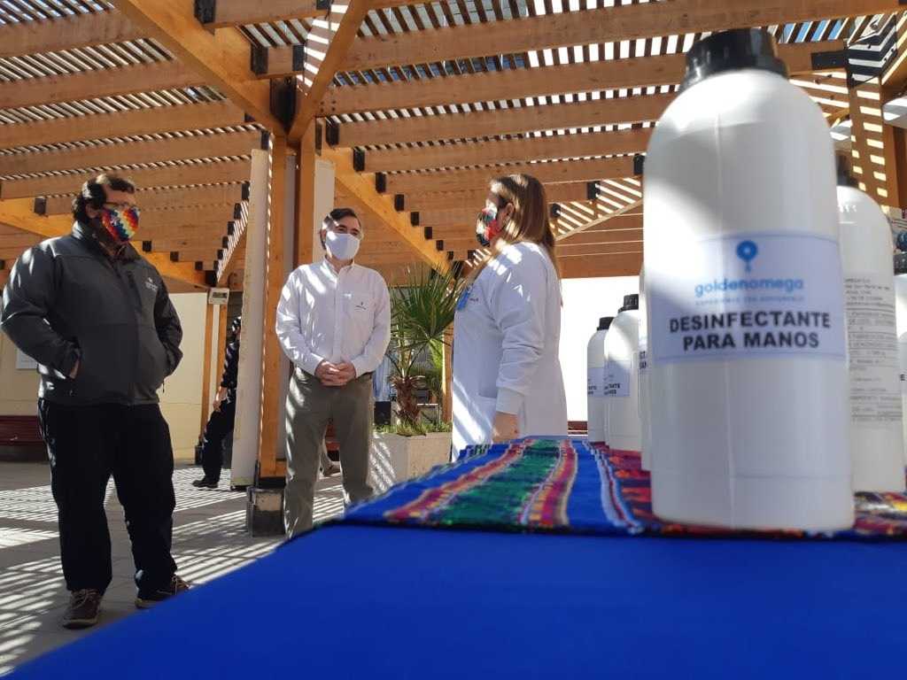 Donación de Golden Omega: Distribuyen 5.000 litros de desinfectante para manos en la red de salud de Arica