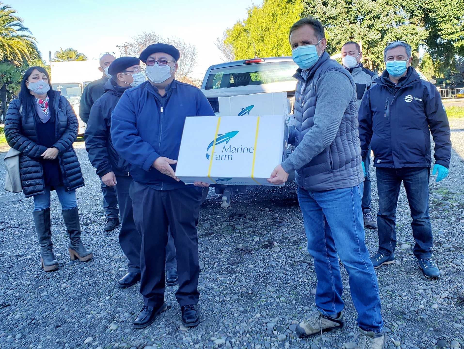 «Comprometidos con el Sur»: Comedores de Villarrica reciben 300 kilos de salmón
