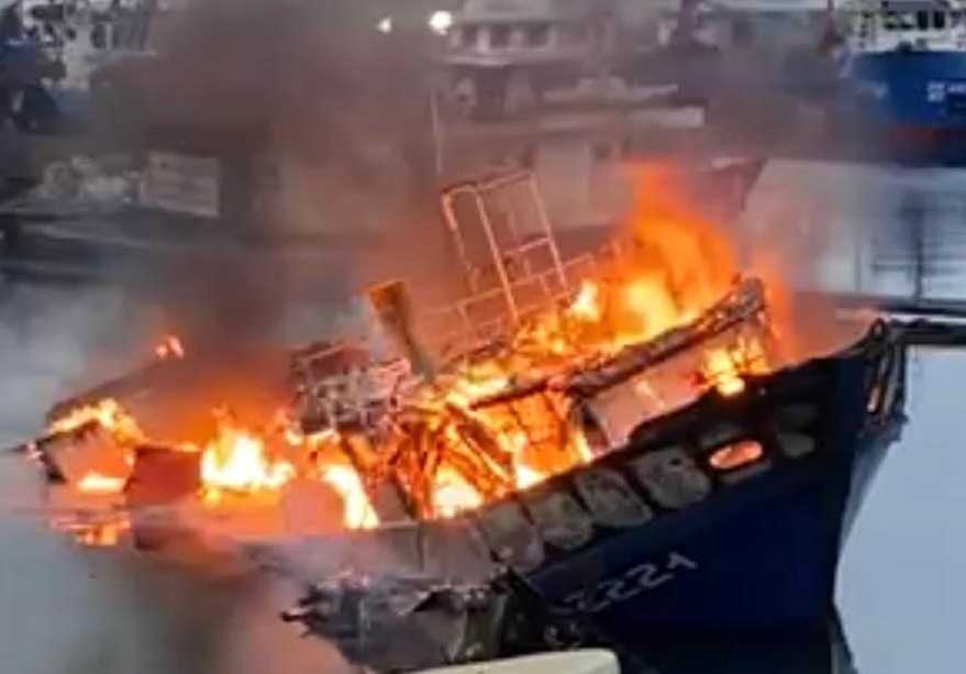 Embarcación se incendió en caleta Anahuac de Puerto Montt