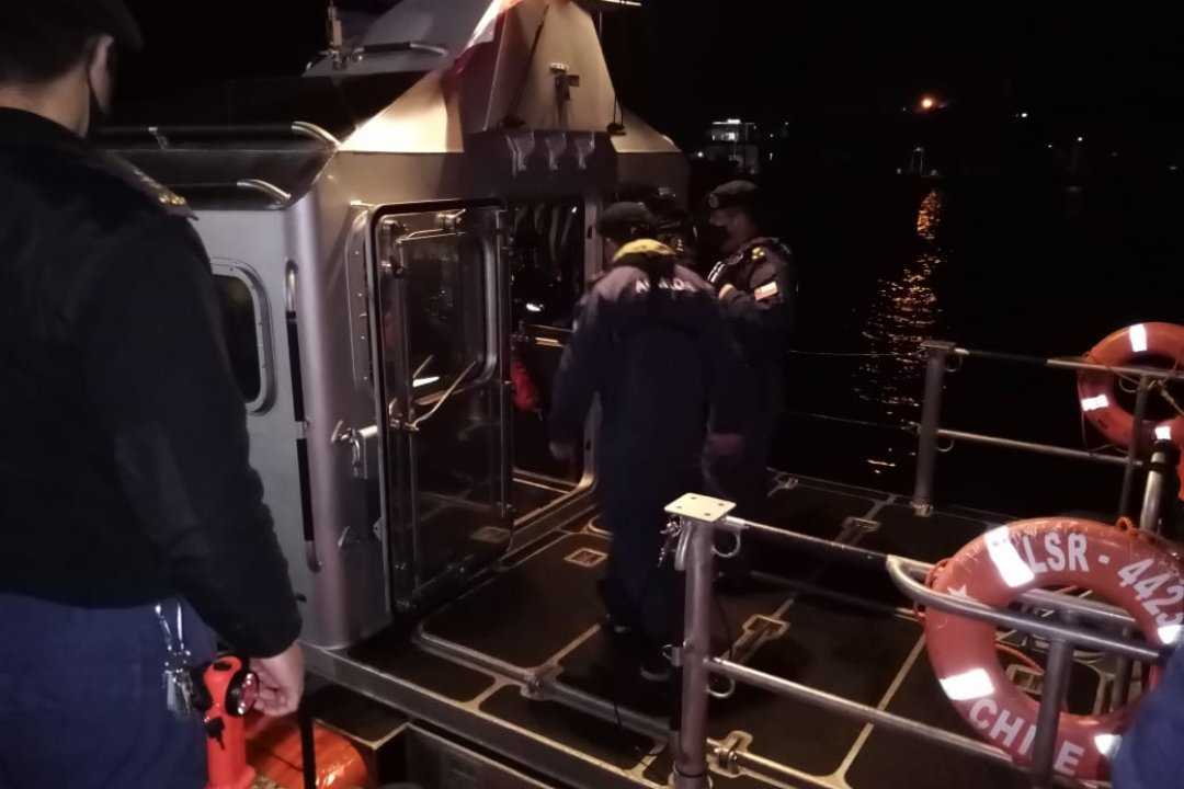 Autoridad Marítima rescató a cinco tripulantes tras el naufragio de una embarcación frente a Chiloé