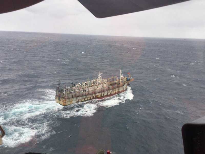 Armada mantiene vigilancia: Parte de flota pesquera extranjera ya navega frente a aguas chilenas