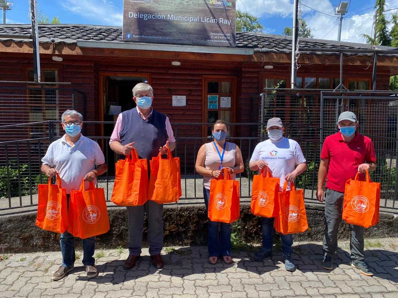 En La Araucanía: Industria del salmón entrega 320 kits sanitarios en restaurantes y ferias artesanales