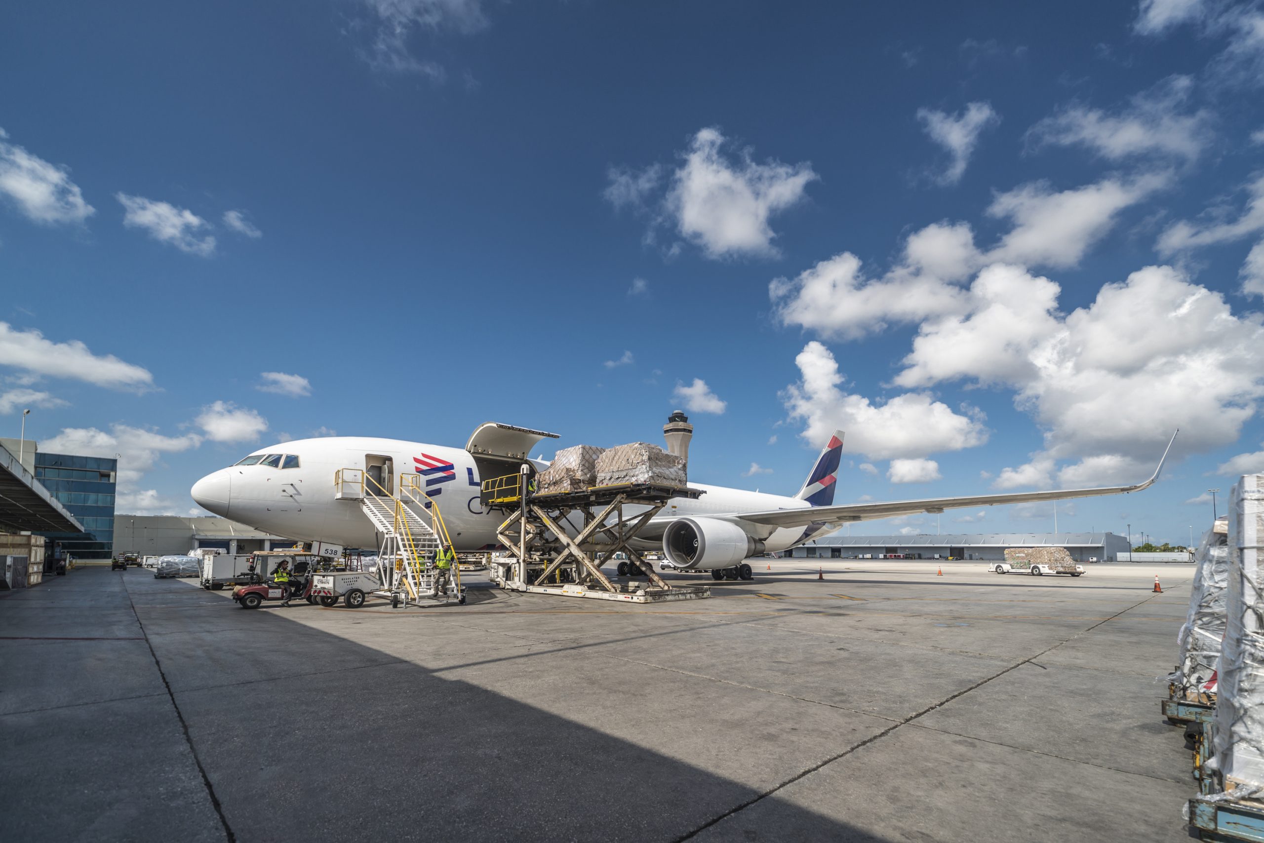 LATAM anuncia conversión de hasta ocho aviones Boeing 767-300er en cargueros