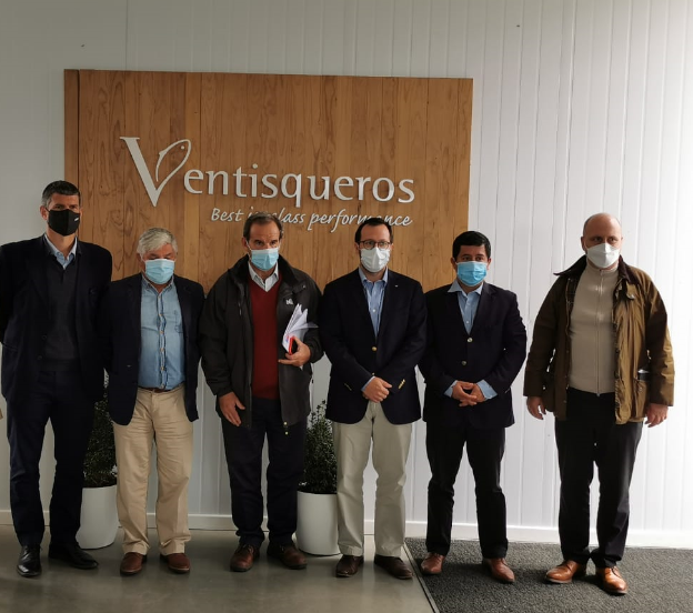Canciller Andrés Allamand visitó dependencias de Ventisqueros en Puerto Montt