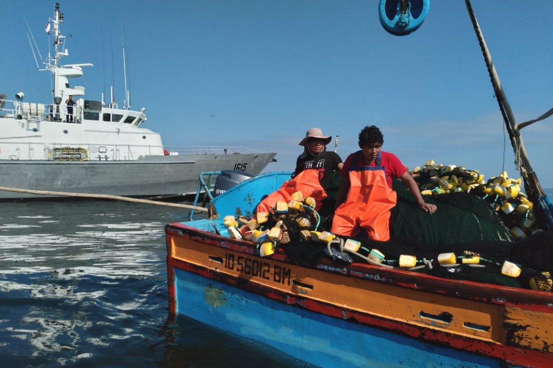 Por pesca ilegal: Expulsan a lancha peruana de Chile