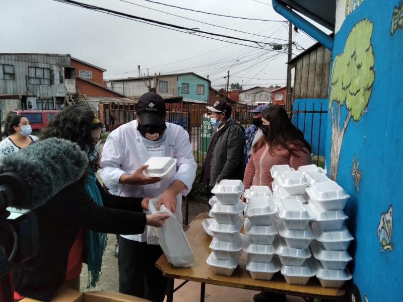 Alimentos del mar: Entregan almuerzos solidarios en Coronel y Talcahuano