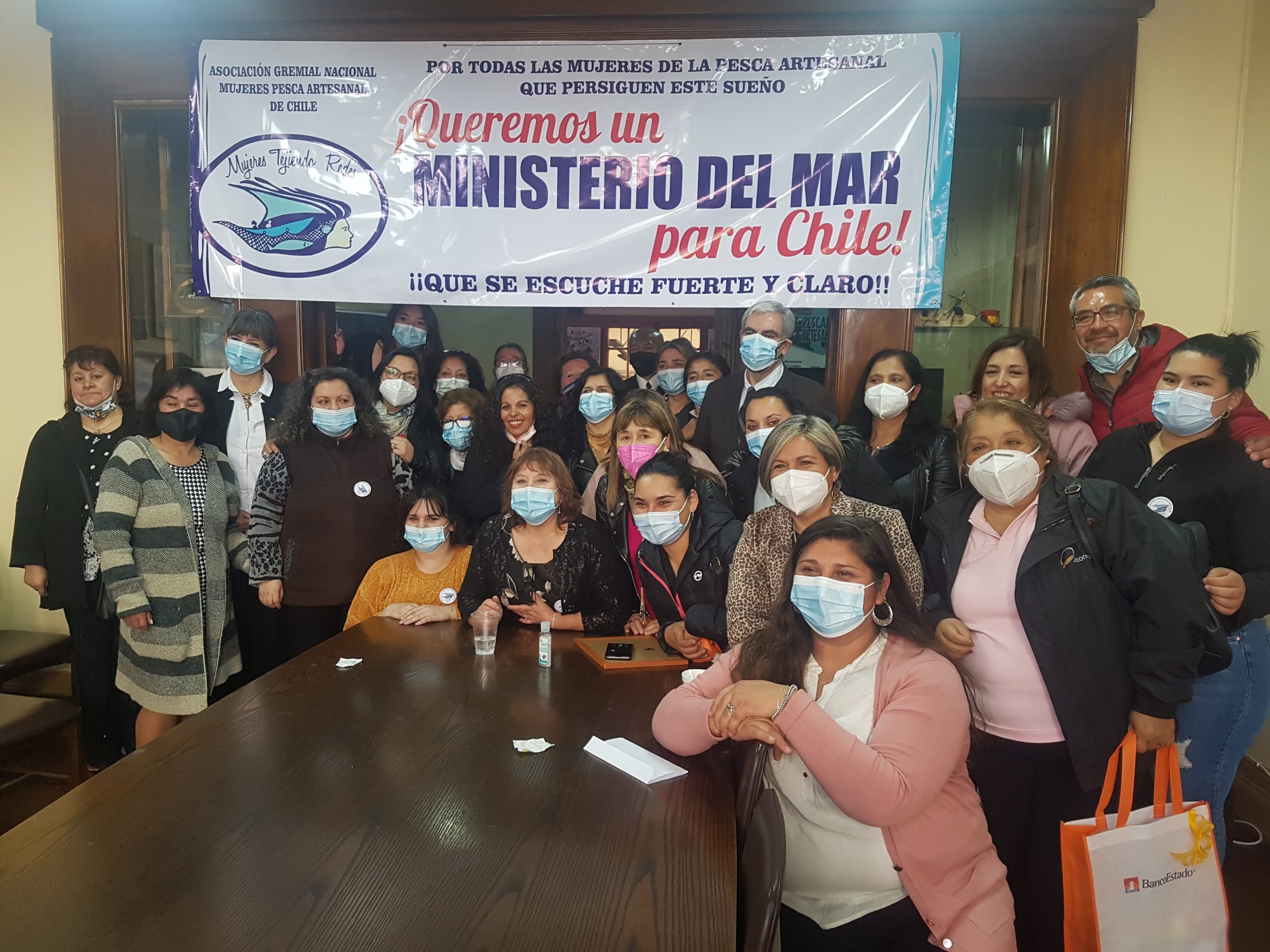 Con la consigna “Un Ministerio del Mar para Chile” se constituyó legalmente A.G. de mujeres pescadoras