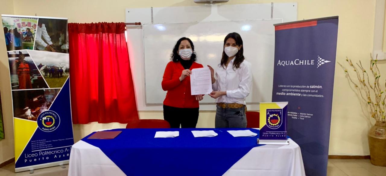 AquaChile y Liceo Politécnico de Puerto Aysén firmaron convenio
