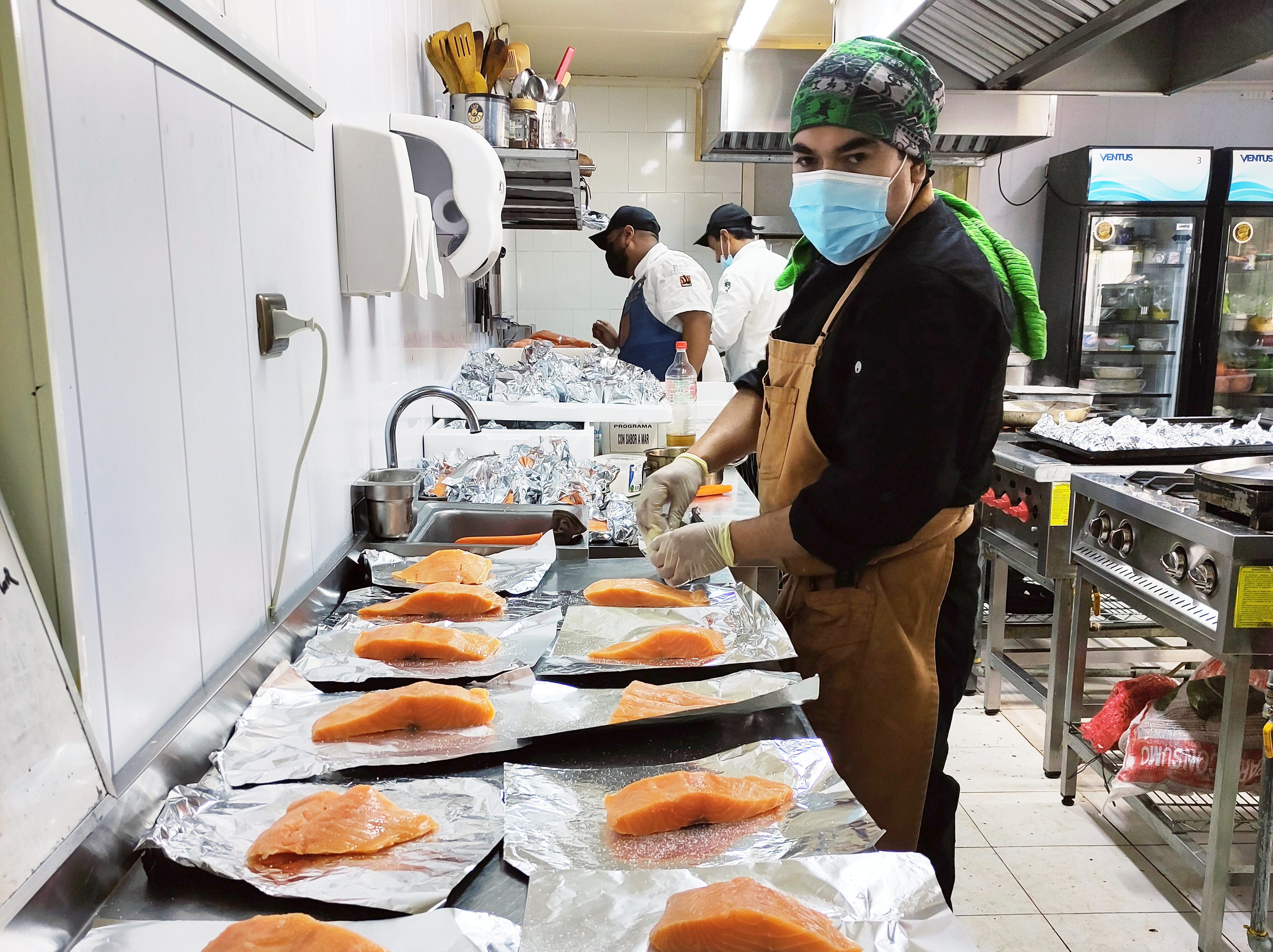 Magallanes: ProPescado y Cocineros por Chile entregaron más de 2.000 almuerzos solidarios