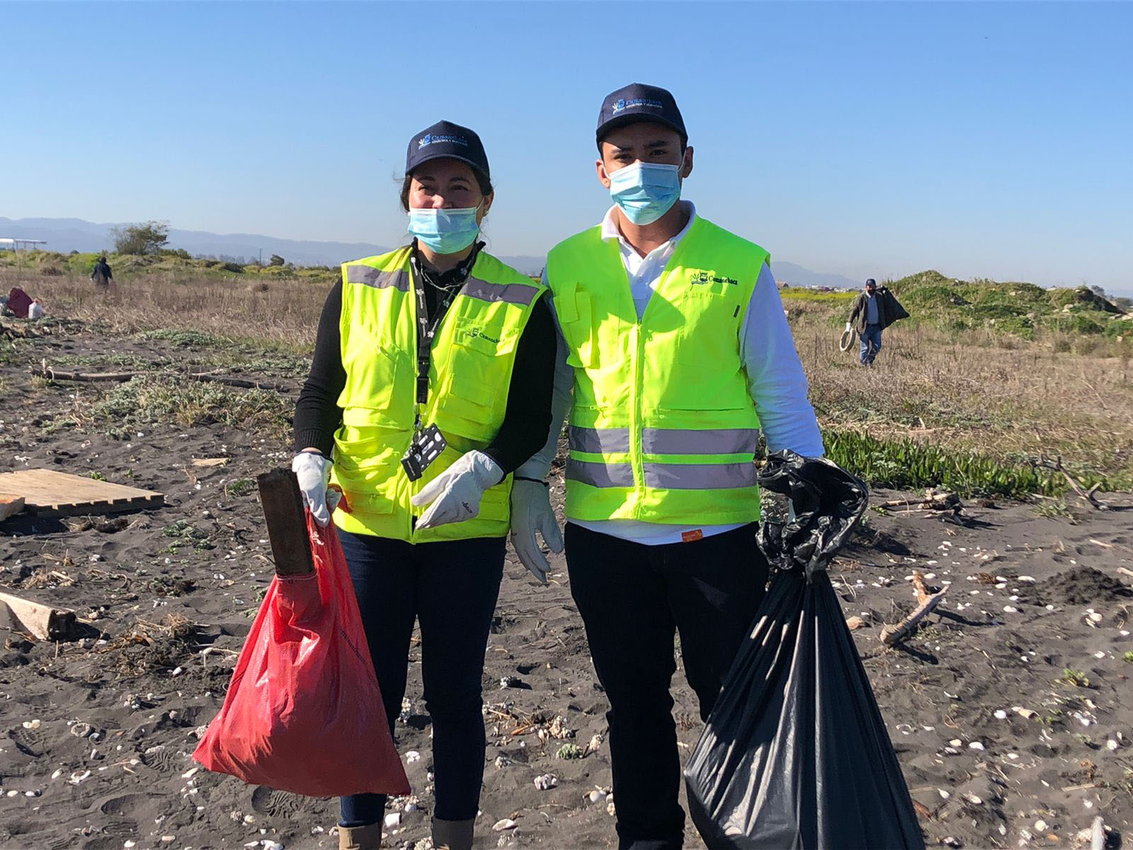 Camanchaca: Voluntarios recolectaron más de cuatro toneladas de desechos