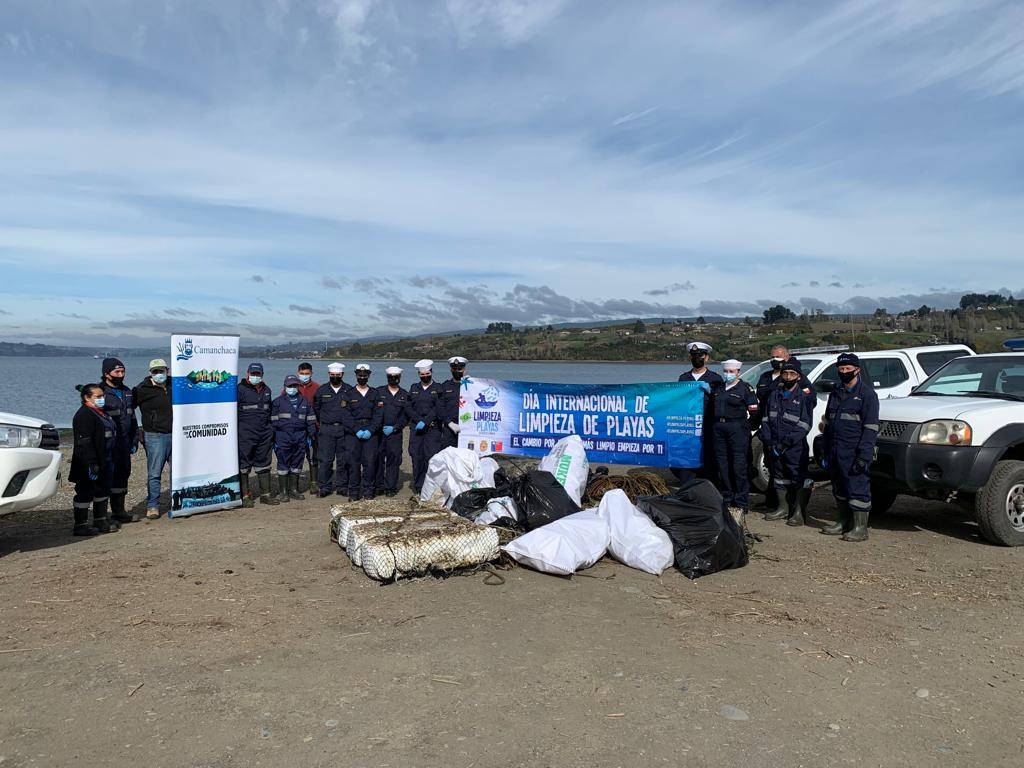 Colaboradores de Camanchaca recolectaron más de 5 t de basura en playas chilenas