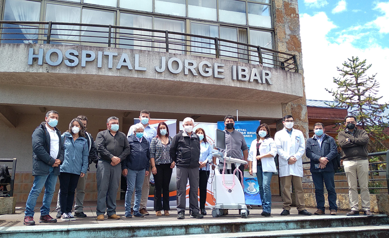 Salmoneros donan moderno ecógrafo y digitalizador dental a hospital de Puerto Cisnes