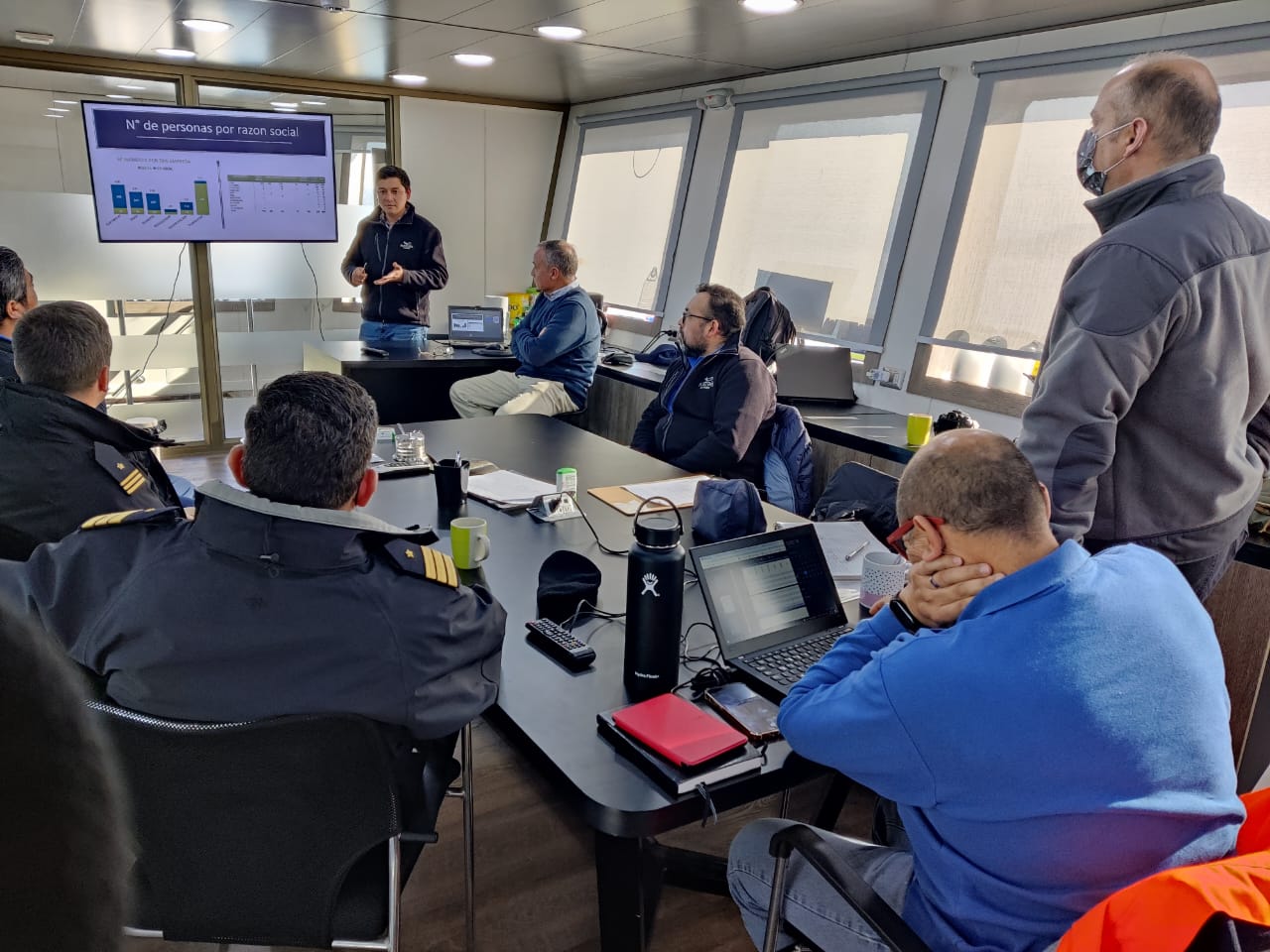 Autoridades marítimas de Aysén visitan centro de Australis y conocen planes de seguridad en buceo