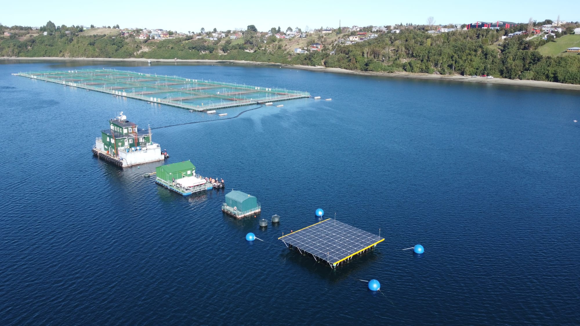 GASCO impulsa primera plataforma solar flotante de generación de energía para Salmones Aysén