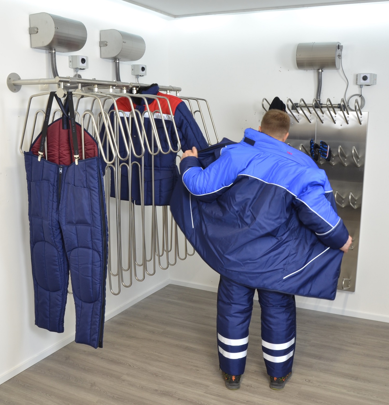 Presentan innovadores sistemas de secado para botas y trajes de trabajo
