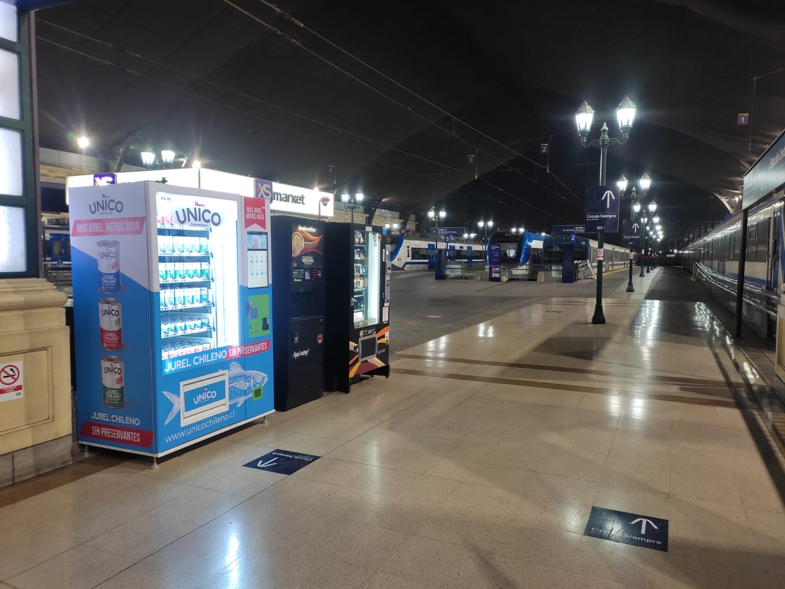 Camanchaca instala máquina expendedora de jurel en conserva en Estación Central