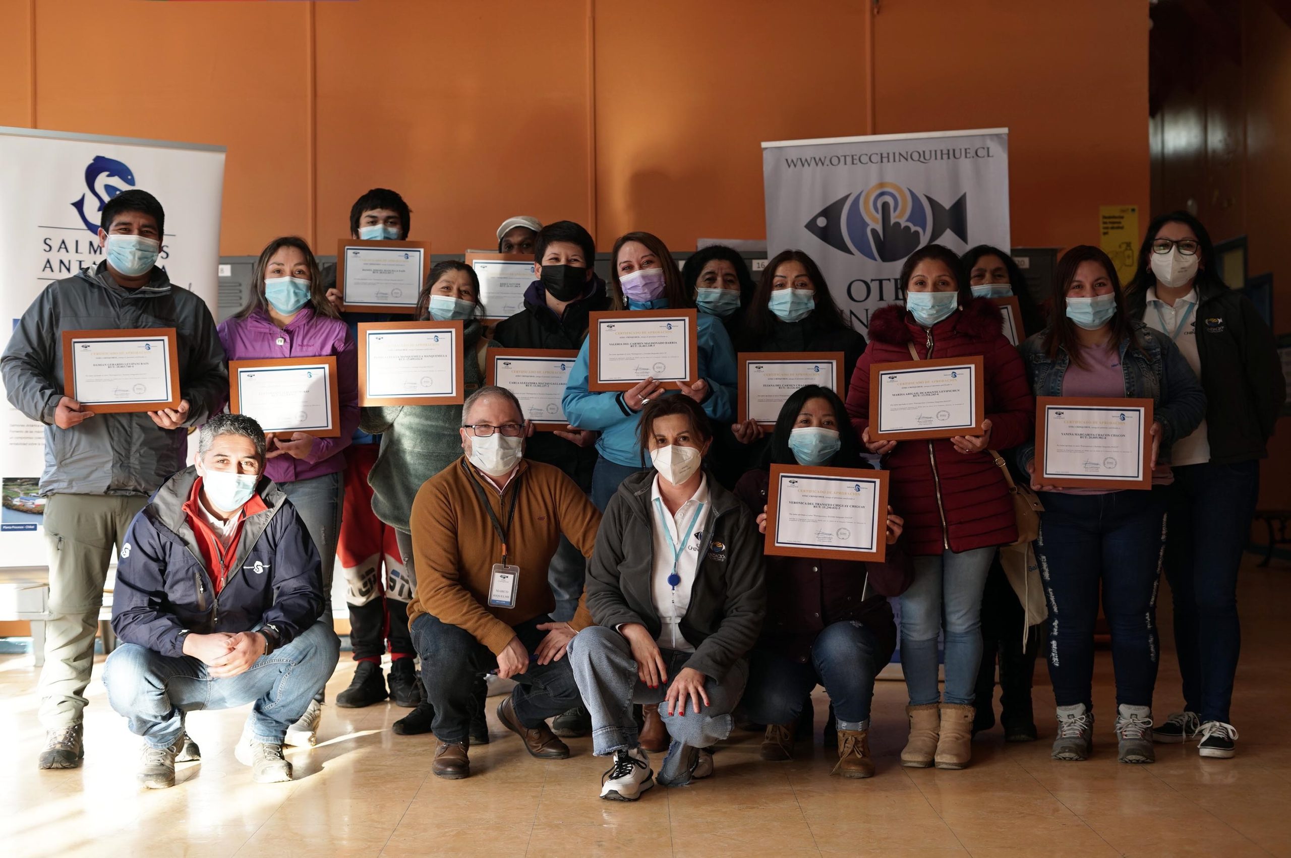 OTEC Chinquihue y Salmones Antártica capacitan a 600 trabajadores en Chiloé