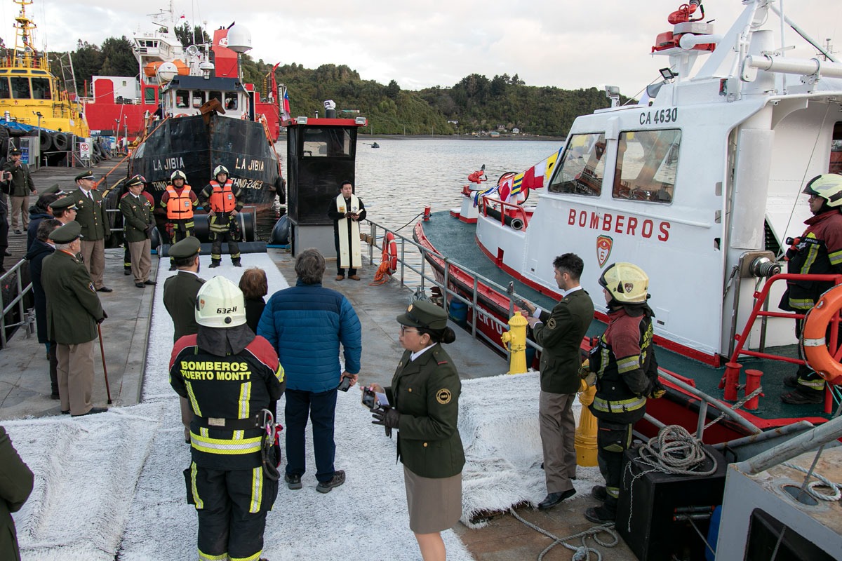 Desde ahora Bomberos cuenta con lancha para combatir incendios en el mar