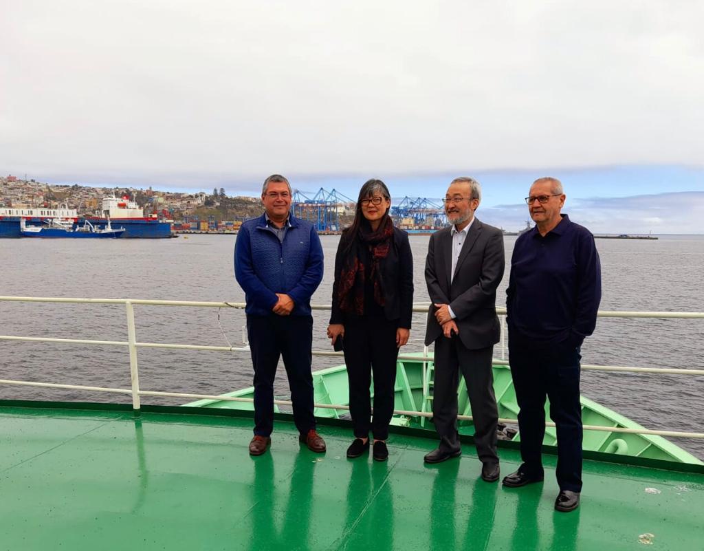 Representantes de JICA Japón visitan buque científico Abate Molina