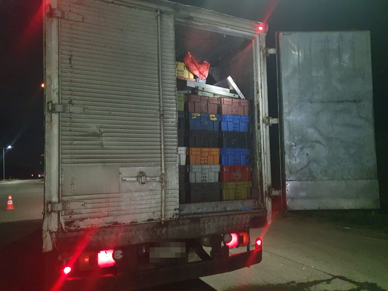 [LA + LEÍDA EL LUNES] Sorprenden a camión transportando ilegalmente casi diez toneladas de recursos del mar