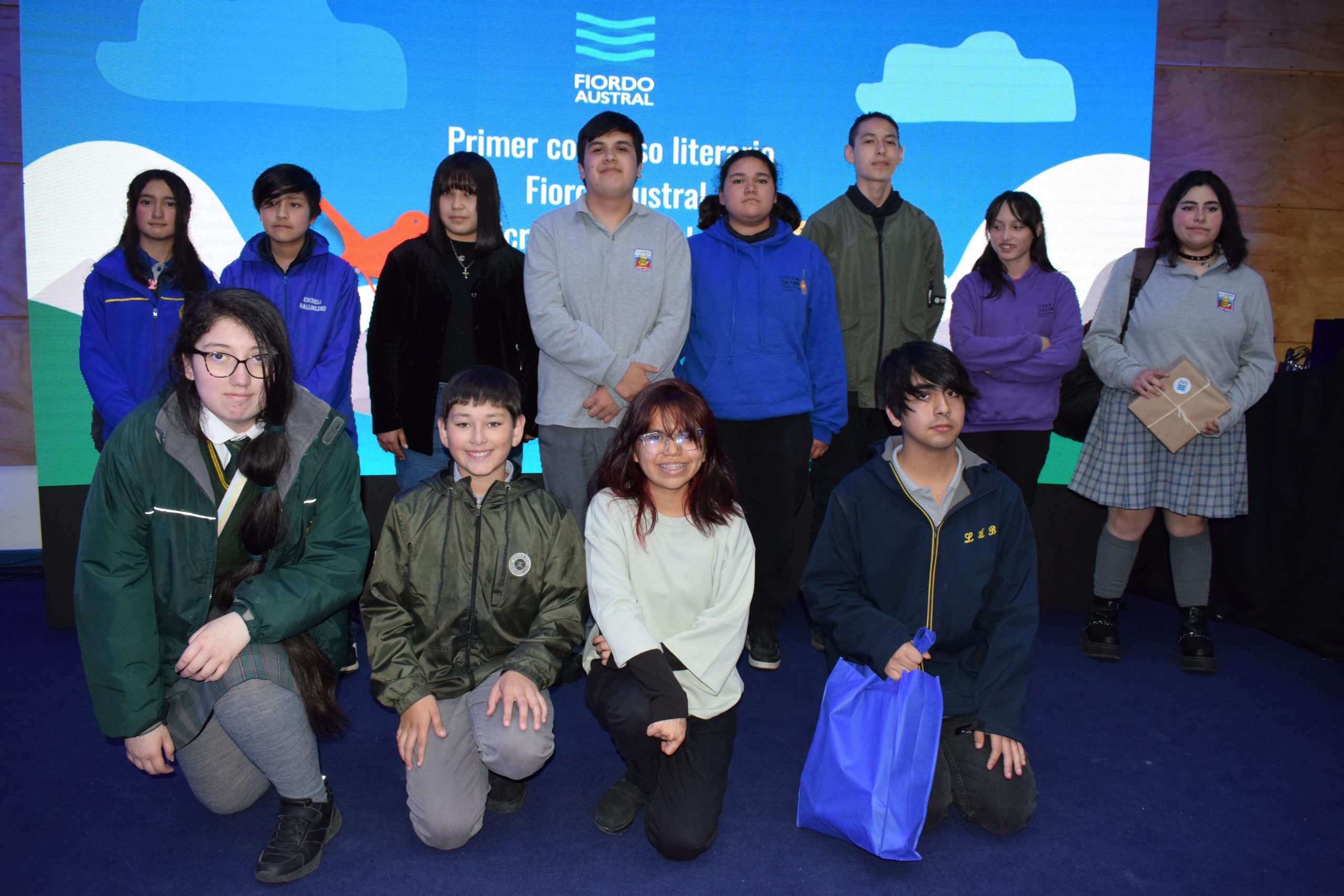 Fiordo Austral premió a quince estudiantes de la región en la primera versión del Concurso Literario