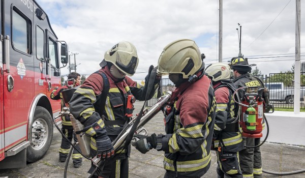 Puerto Montt: Bomberos integran equipo nacional de emergencias peligrosas