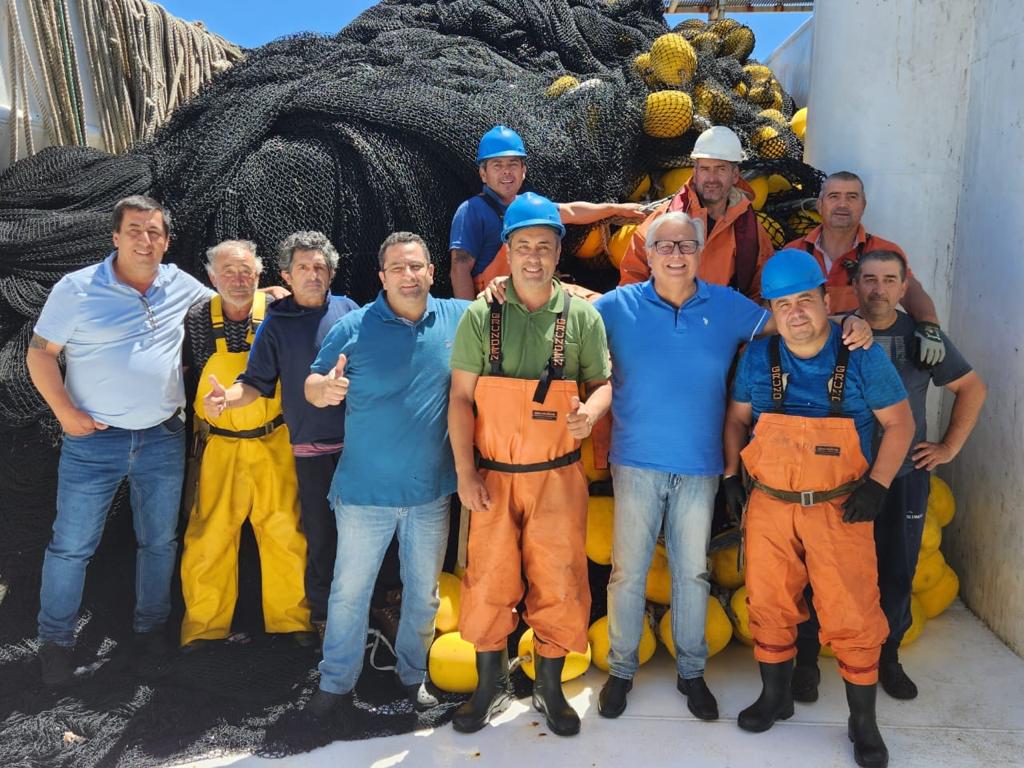 Senador Gastón Saavedra se embarcó en barco de pesca industrial