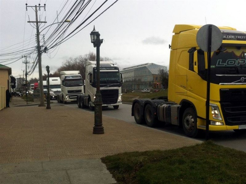 [LA + LEÍDA EL MIÉRCOLES] Camioneros de Punta Arenas emplazan a salmonicultoras mayor participación en transporte