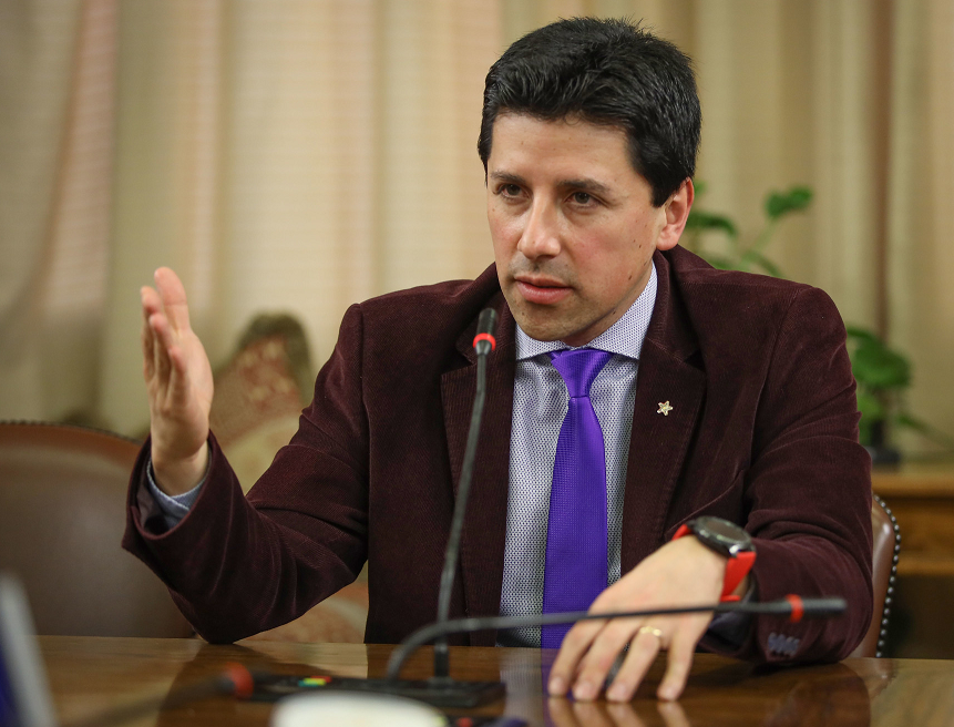 Diputado Mauro González busca declarar labor de buzos como “trabajo pesado”