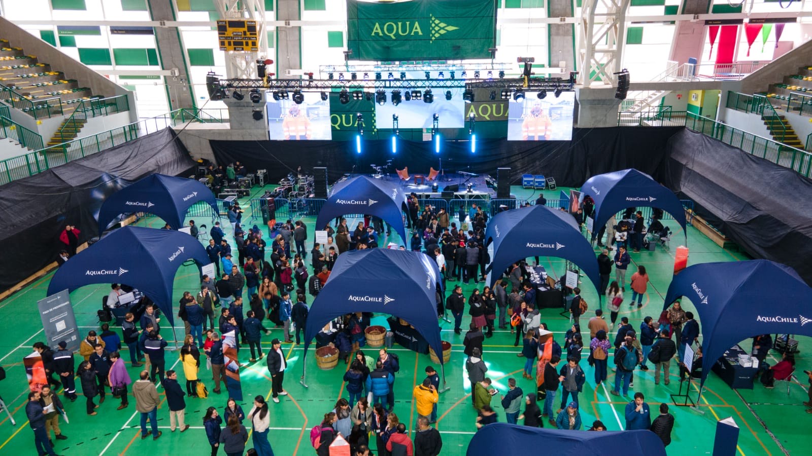 Con gran participación de público AquaChile realizó feria de proveedores y emprendedores en Aysén