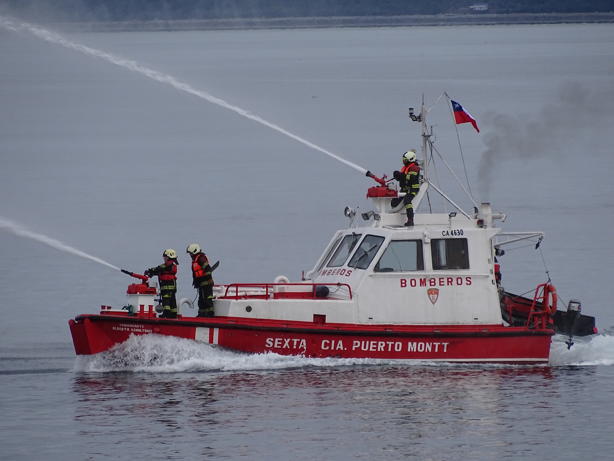 Bomberos de Puerto Montt pone en servicio su primera embarcación de extinción de incendios