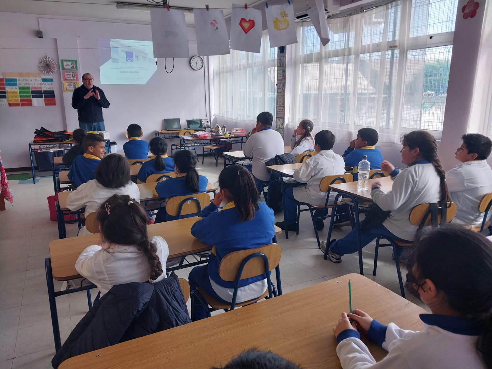 IFOP Talcahuano realiza charlas sobre el cuidado del océano en Colegio San Vicente