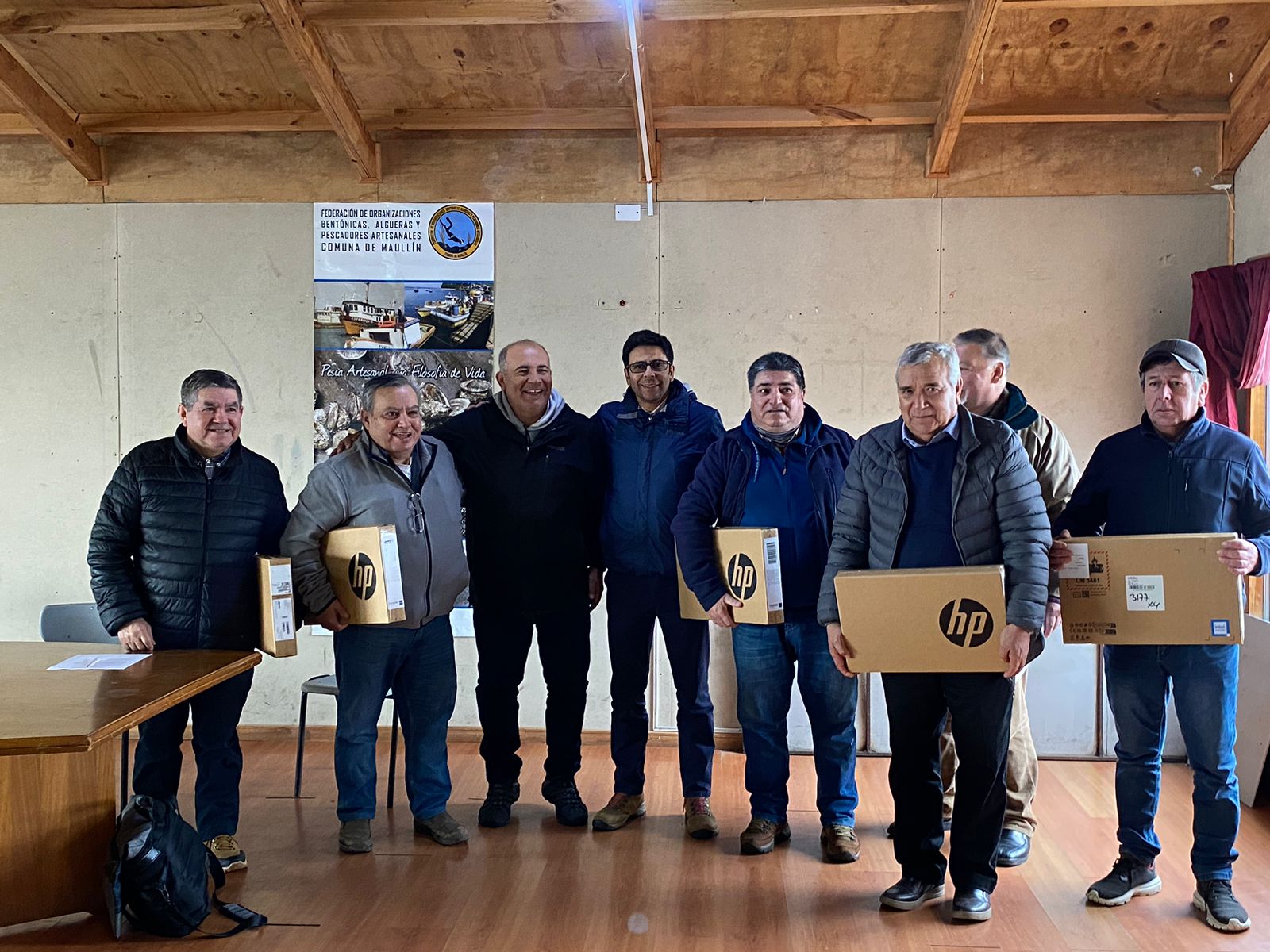 Maullín: Pescadores artesanales reciben notebooks para fortalecer la conectividad