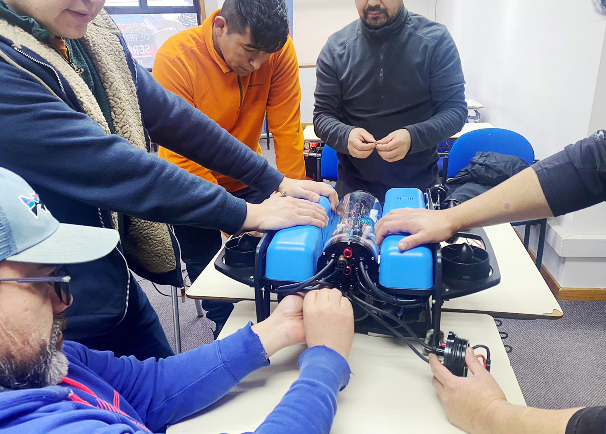 OTEC AUSO impartió inédito curso de mantención de equipos de robótica submarina en Aysén