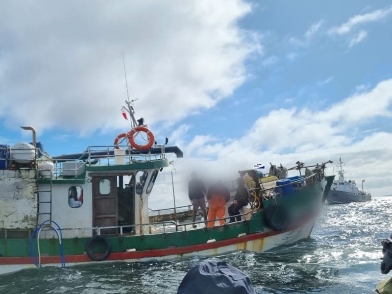 Sorprenden a tres embarcaciones realizando faenas de pesca con arte de pesca ilegal