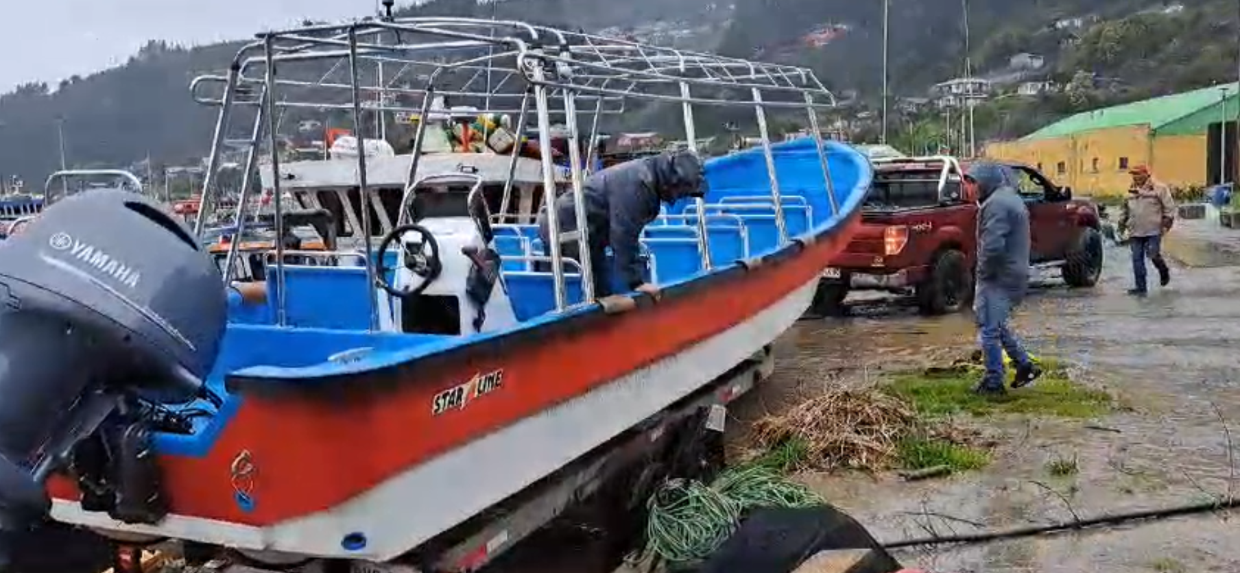 Turismo fluvial: Pescadores de Queule adquieren nueva embarcación para ofrecer paseos