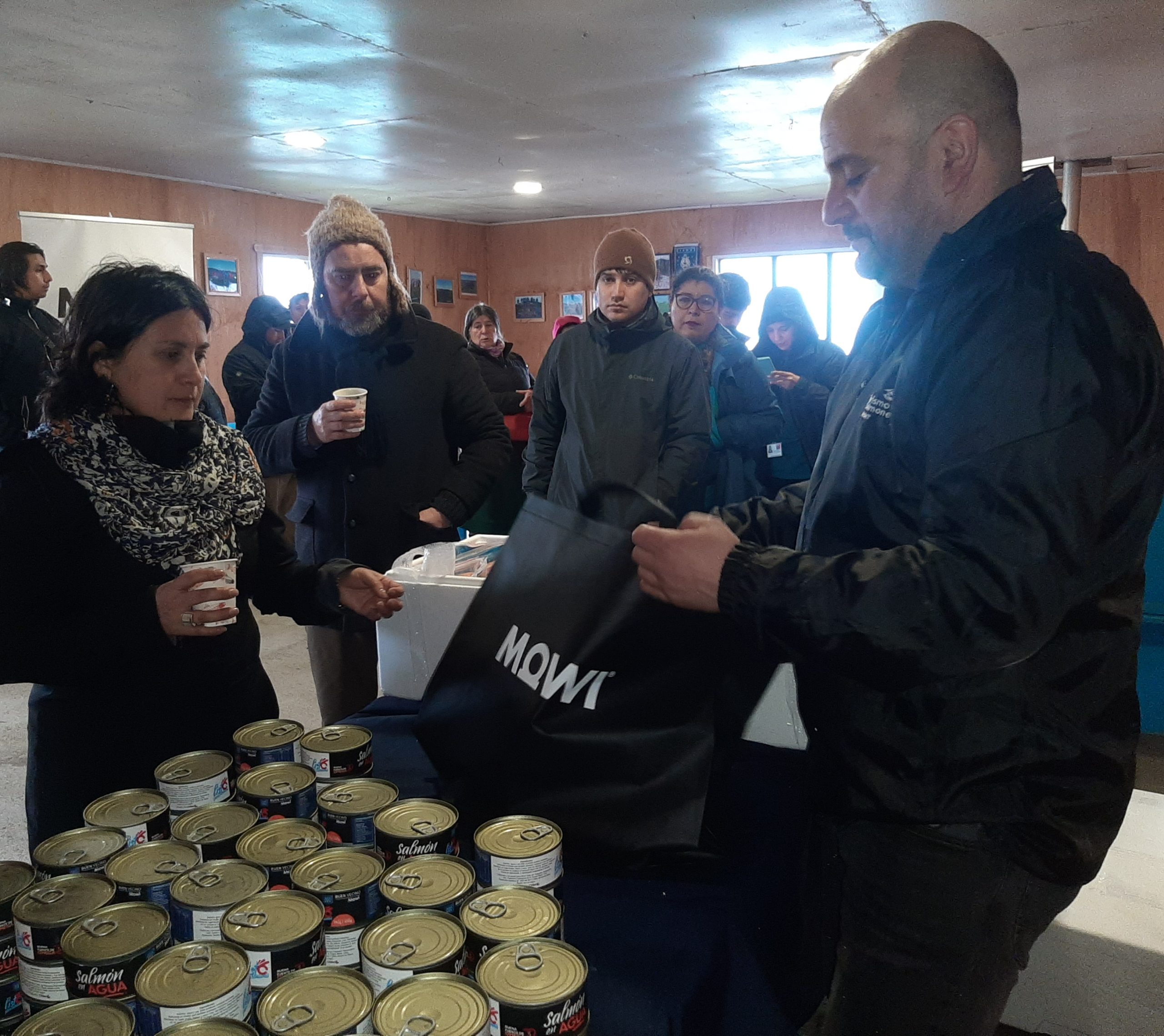 [LA + LEÍDA EL LUNES] Mowi Chile realizó Venta Buen Vecino de salmón en Melinka, Puerto Chacabuco y Puerto Aysén