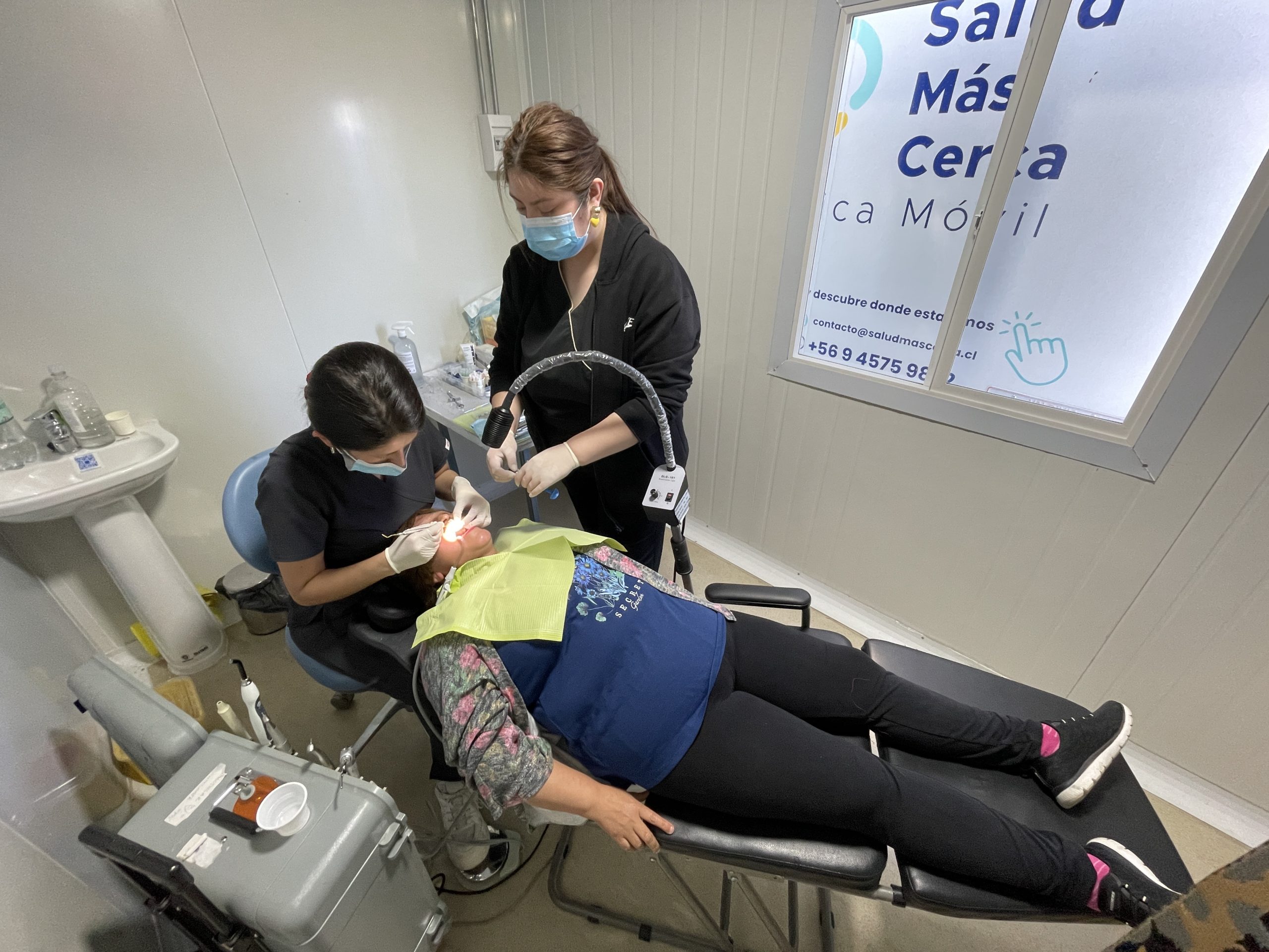 Camanchaca junto a la Universidad San Sebastián realizan operativo dental gratuito en Calbuco