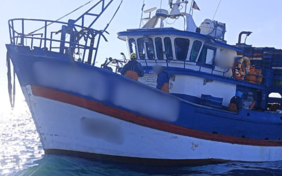 Sorprenden embarcaciones del Biobío extrayendo recursos ilegalmente en la región de Los Ríos